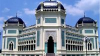 Masjid Al-Mashun yang Tegak Indah Nyaman