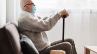 Ini Alasannya Kenapa Lansia Rentan Terhadap Neutropenia