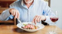 6 Makanan Yang Tidak Boleh Dikonsumsi Lansia