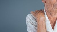 Merawat Lansia Dengan Osteoporosis