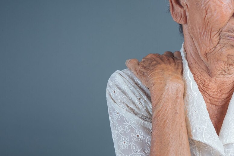 Merawat Lansia Dengan Osteoporosis