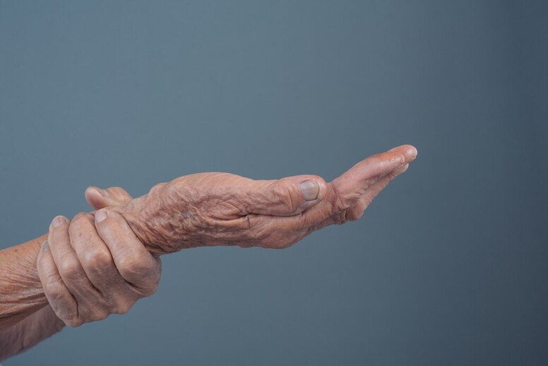 Meredakan Gejala Osteoporosis Pada Lansia