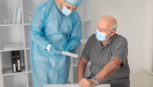Kapan Lansia Sebaiknya Menemui Dokter Geriatri?