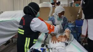 Tim Kesehatan Haji Indonesia Kunjungi Tiga RS Arab Saudi, Beri Dukungan Moril kepada Jemaah yang Dirawat