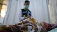 Tim Kesehatan Haji Beri Perhatian Khusus, Jemaah Dirawat di RS Arab Saudi Disuapi Langsung
