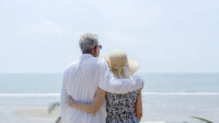Tips Liburan Aman dan Nyaman untuk Lansia