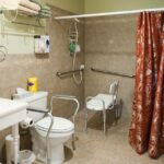 Cara Membuat Kamar Mandi Ramah Lansia