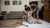 Lansia yang Pernah Terjatuh Berisiko Lebih Tinggi Alami Demensia