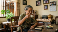 teh untuk kesehatan tulang lansia