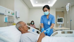 Mengapa Lansia Lebih Mudah Terkena Infeksi di Rumah Sakit? Kenali Risikonya