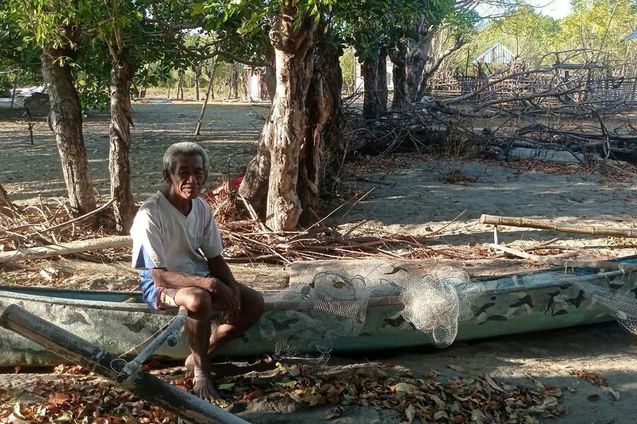 Nelayan lansia di Reok yang selamat dari tsunami Flores 2026