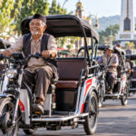 Becak Listrik Bantu 100 Pengayuh Lansia di Purwakarta Tetap Produktif